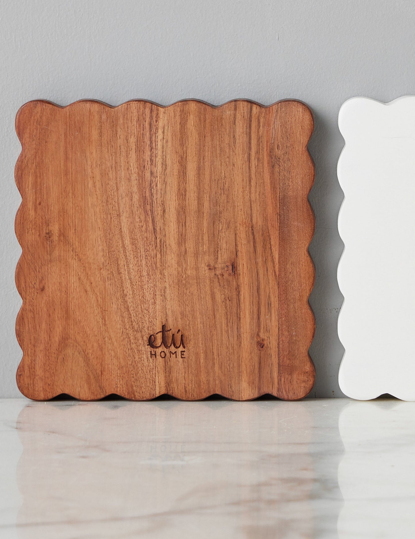 Planches à fromage festonnées en bois (lot de 2) par etúHOME