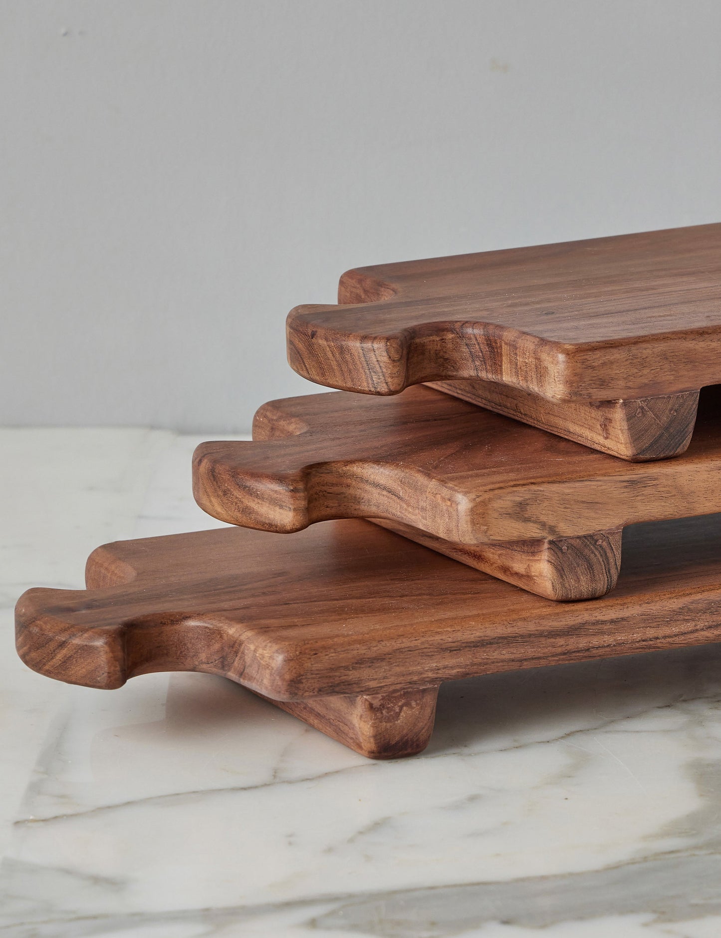 Plateau sur pied en bois Normandy par etúHOME