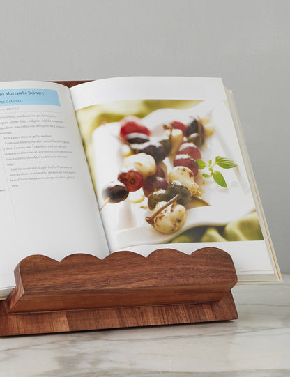 Pupitre à livres en bois festonné par etúHOME