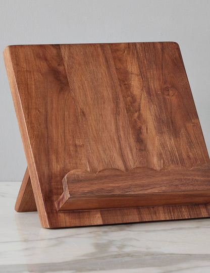 Pupitre à livres en bois festonné par etúHOME